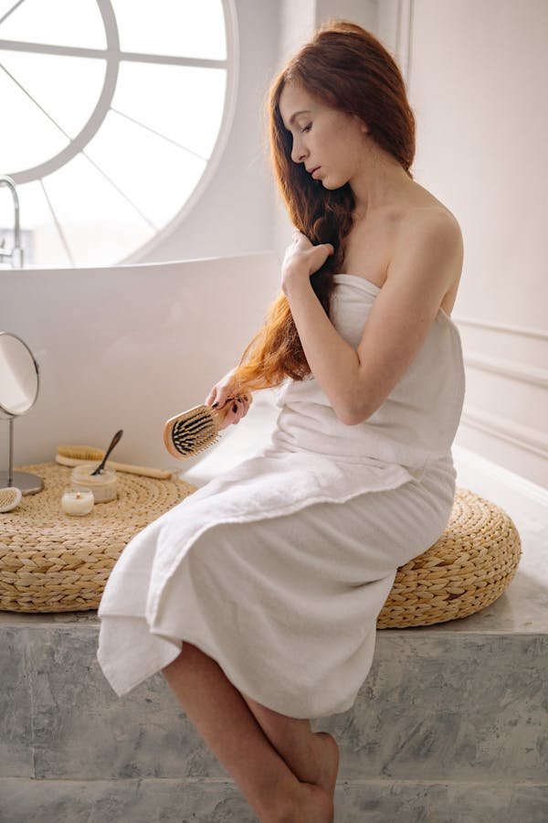 Routine de soins capillaires shampoing : conseils pour des cheveux sains